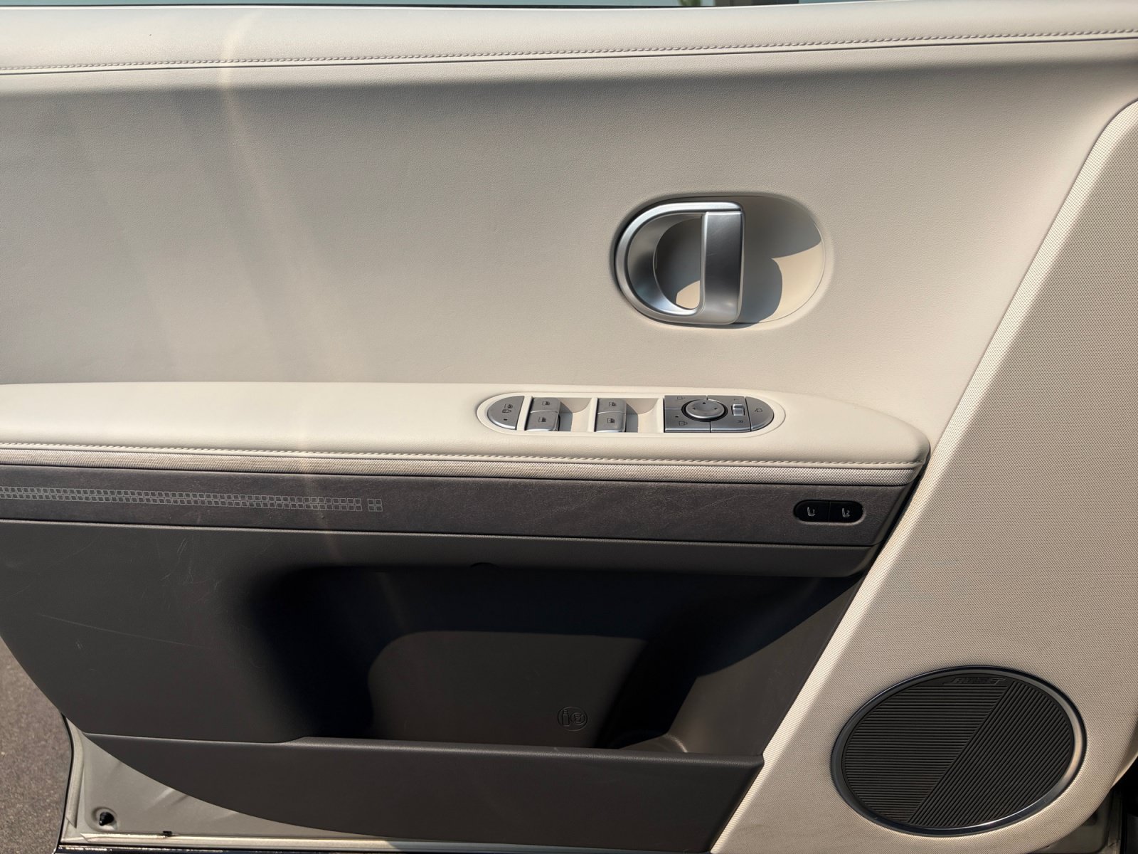 2023 Hyundai IONIQ 5 Limited - Photo 14