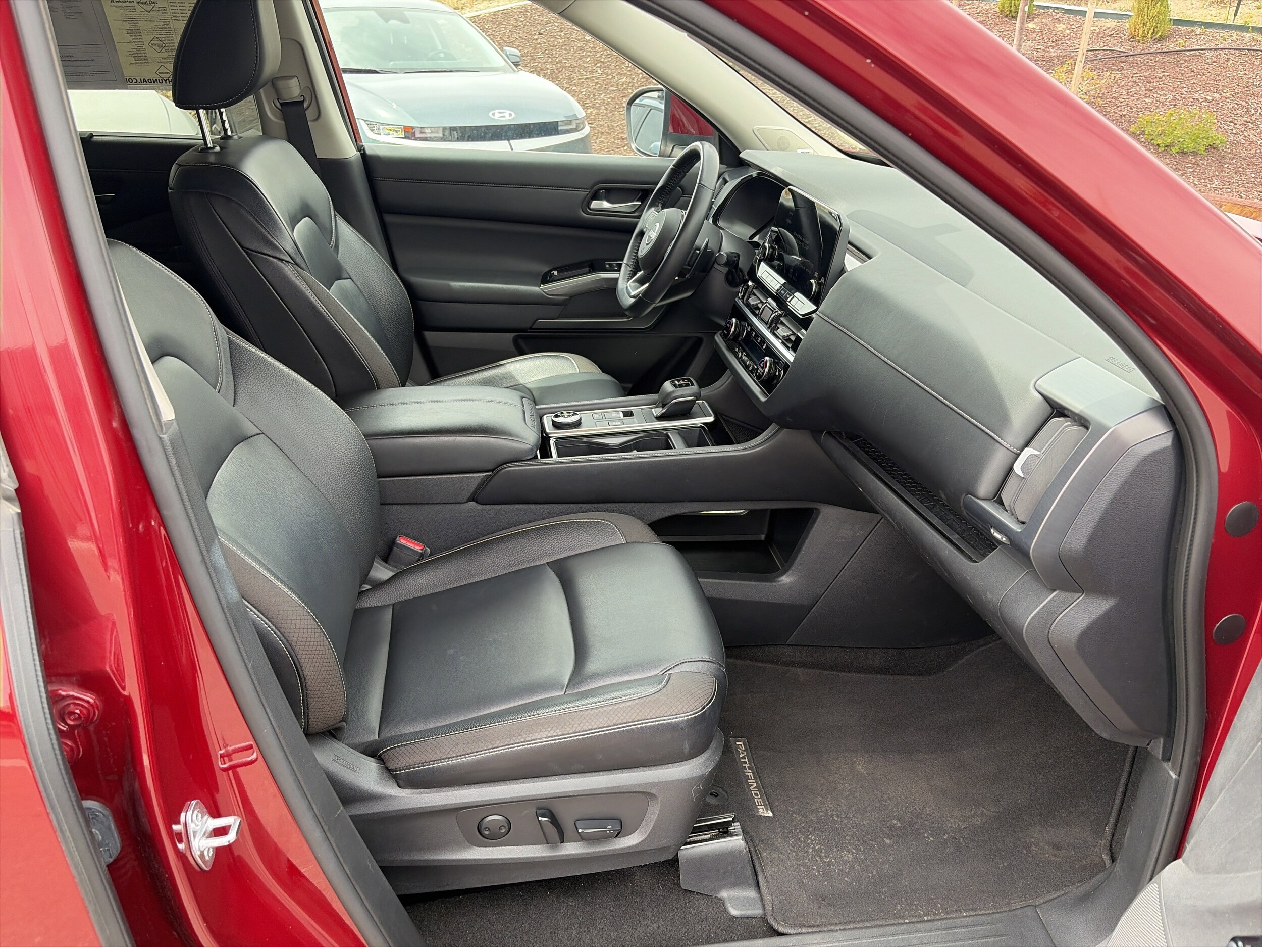 2023 Nissan Pathfinder SL - Photo 34