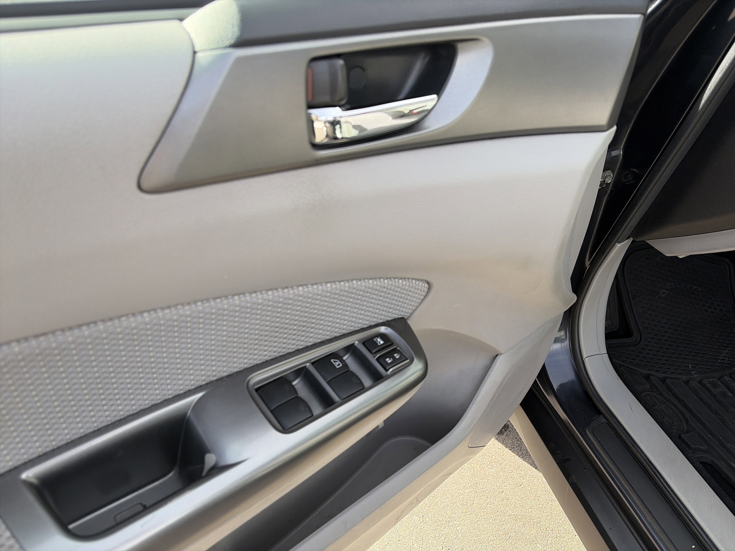 2011 Subaru Forester X Premium Package - Photo 12