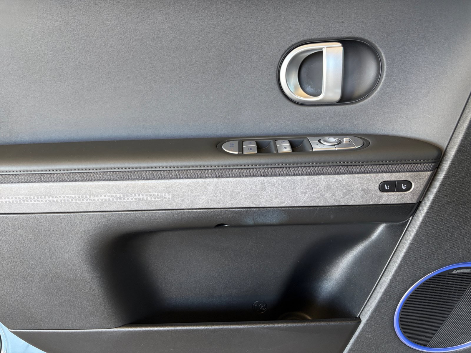 2024 Hyundai IONIQ 5 Limited - Photo 14
