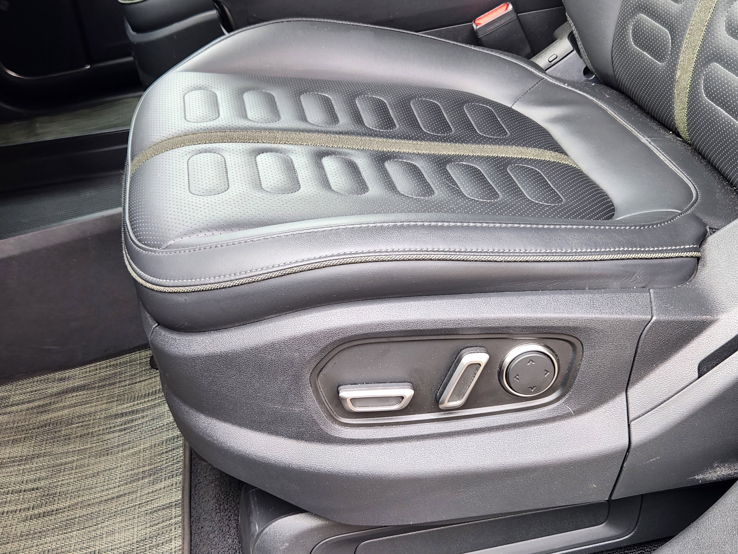 2024 Rivian R1S Adventure - Photo 12
