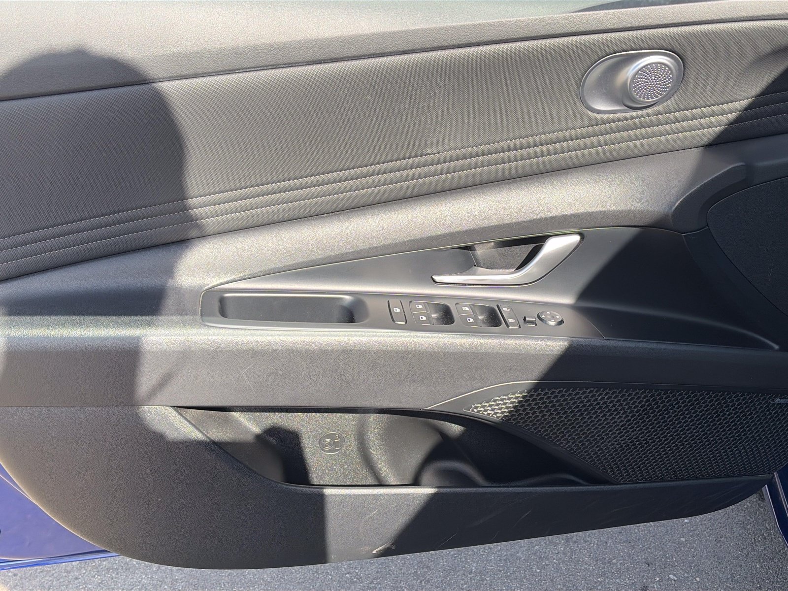 2025 Hyundai Elantra Limited - Photo 14