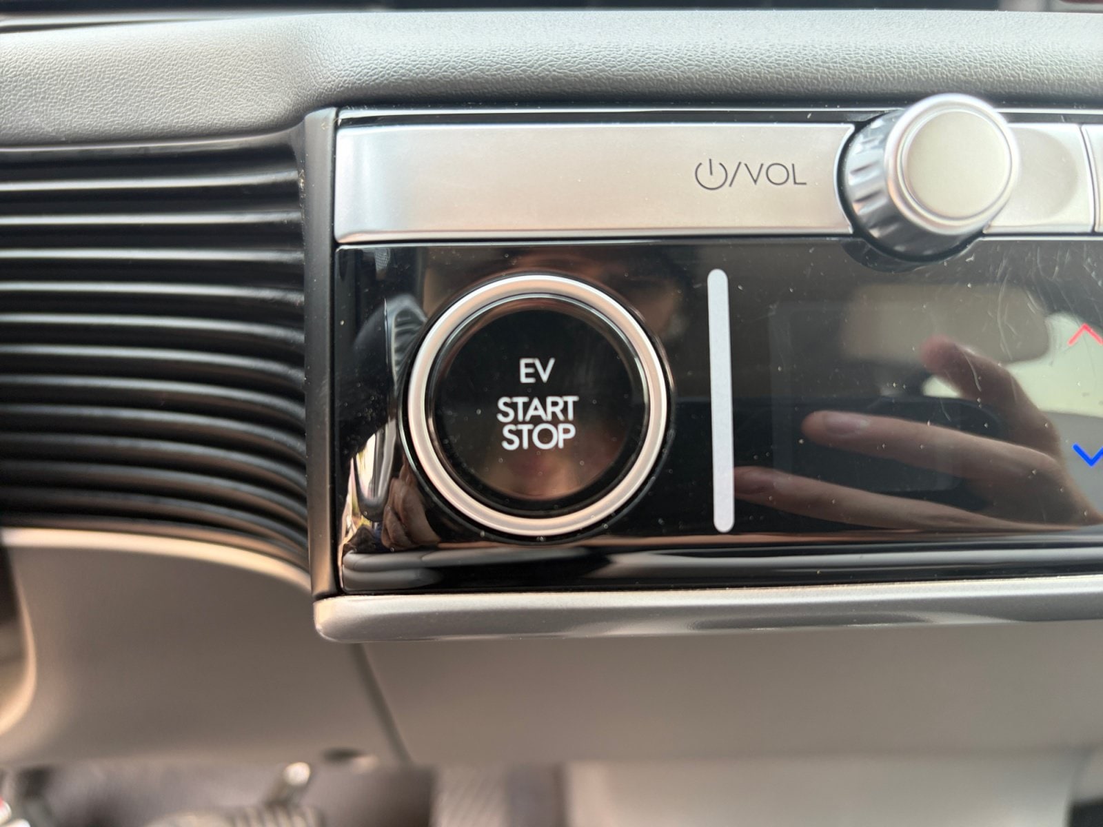 2023 Hyundai IONIQ 5 Limited - Photo 29