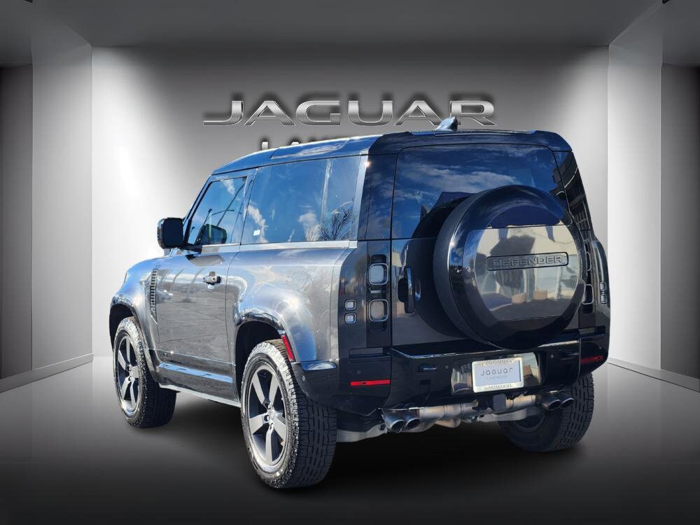 2024 Land Rover Defender V8 photo 3