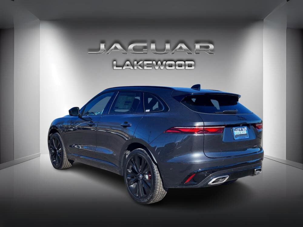 2025 Jaguar F-PACE P400 R-Dynamic S photo 3