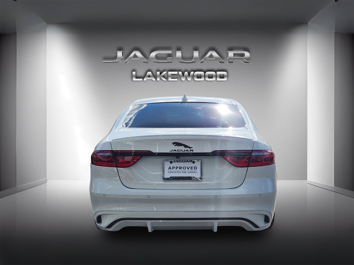 2024 Jaguar XF P300 R-Dynamic SE photo 4