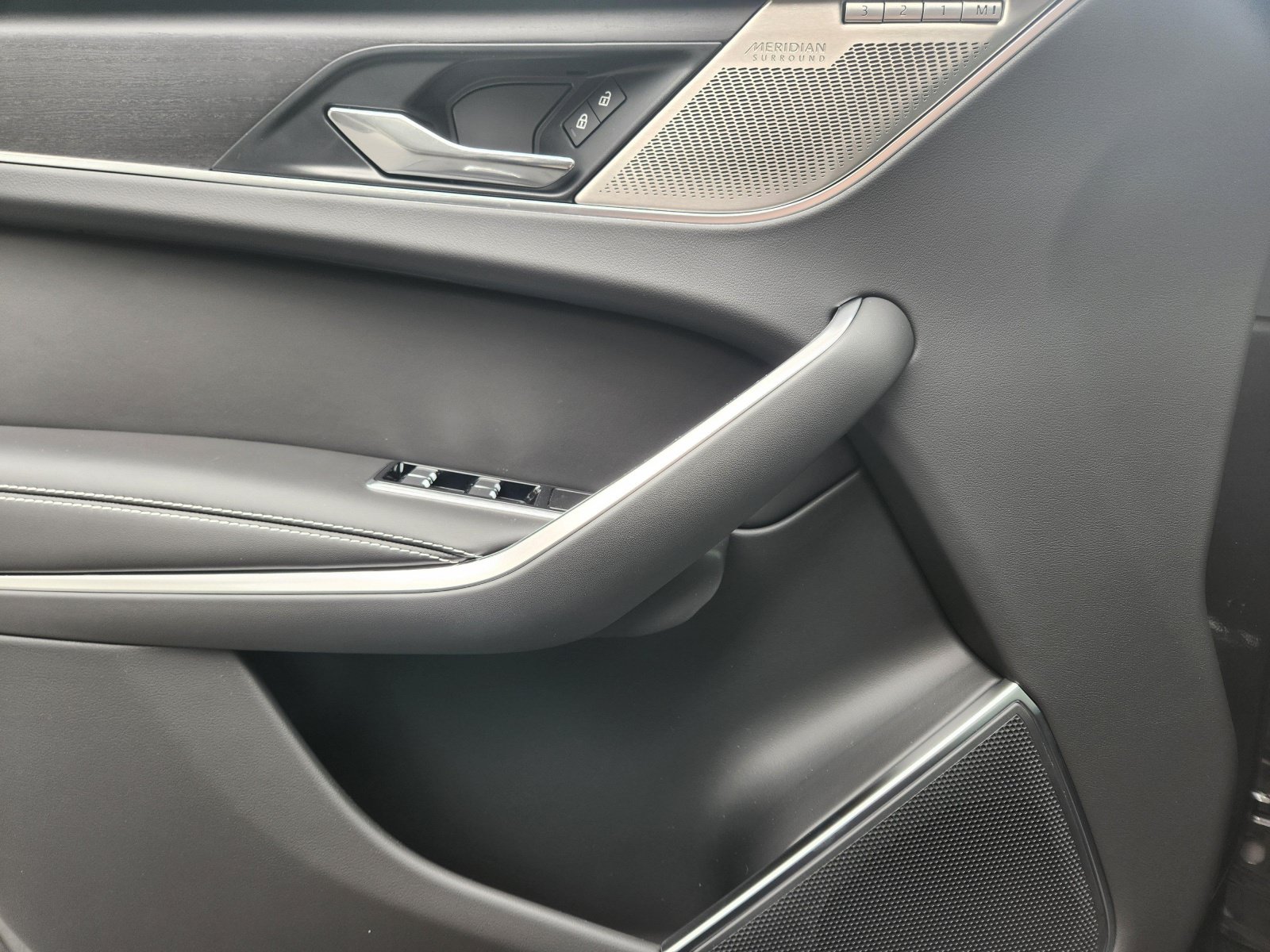 2026 Jaguar F-Pace R-Dynamic S - Photo 13