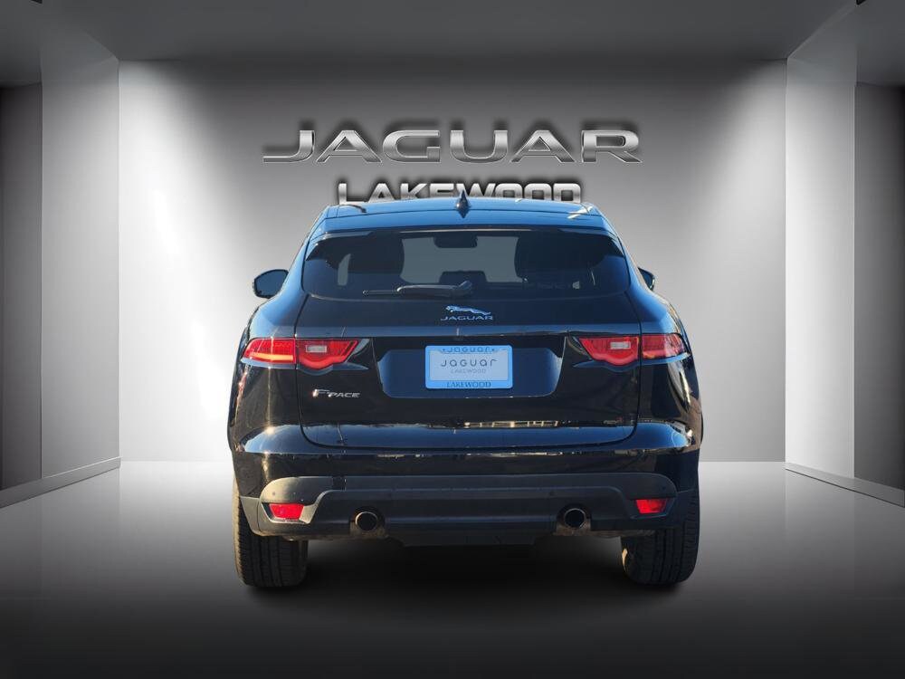 2017 Jaguar F-PACE Prestige photo 4