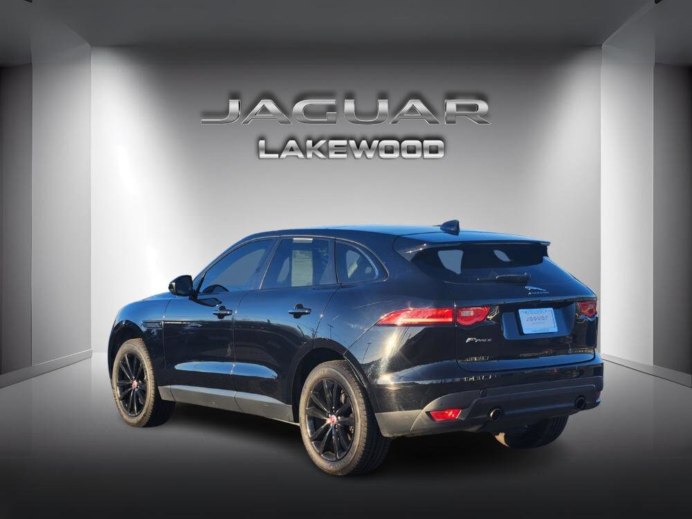 2017 Jaguar F-PACE Prestige photo 3