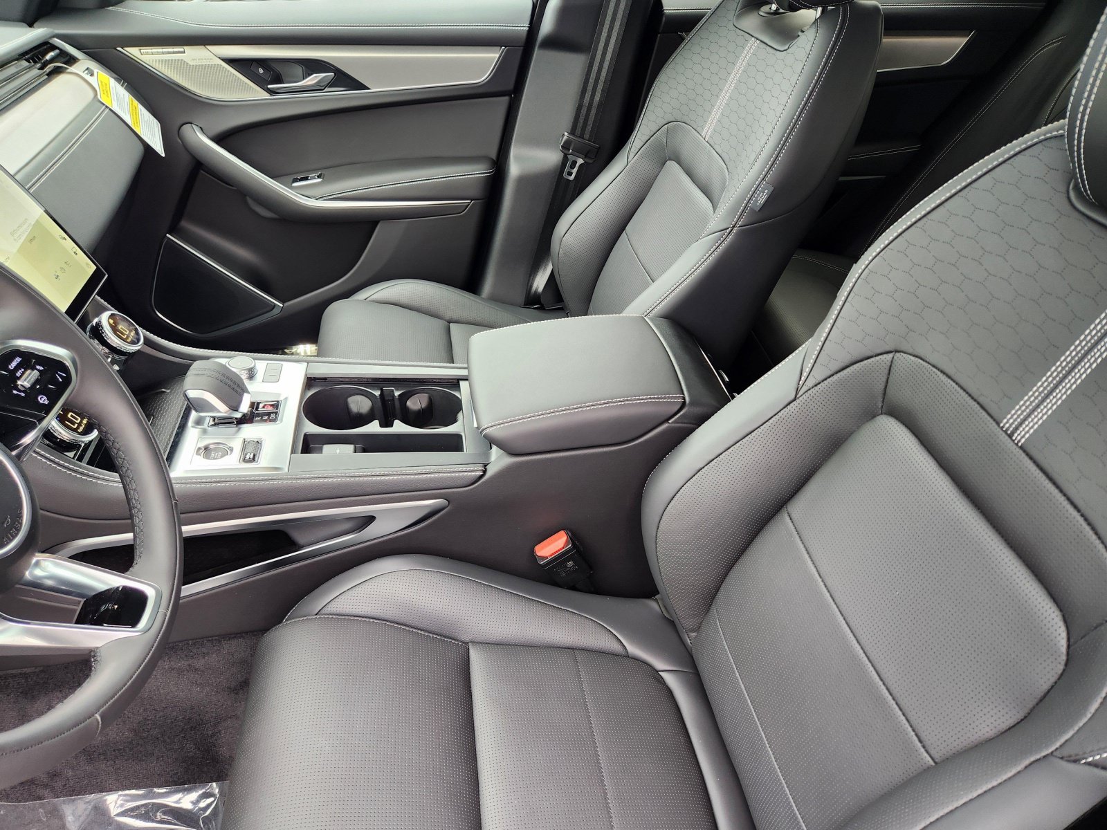 2026 Jaguar F-Pace R-Dynamic S - Photo 16