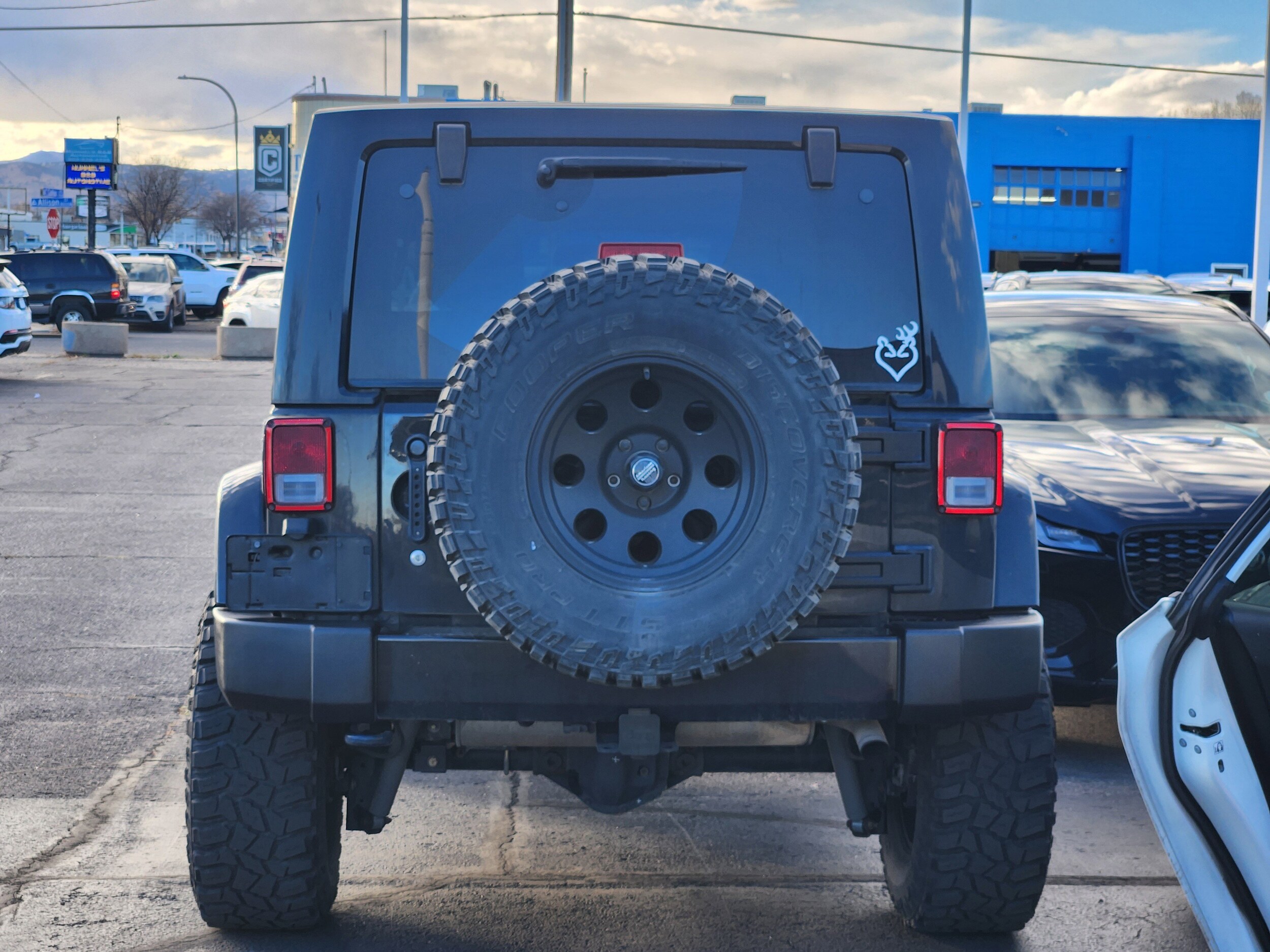 2017 Jeep Wrangler Unlimited Sahara photo 4