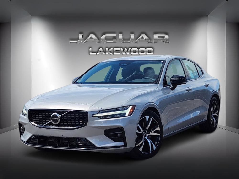 2024 Volvo S60 B5 Plus Dark Theme's photo