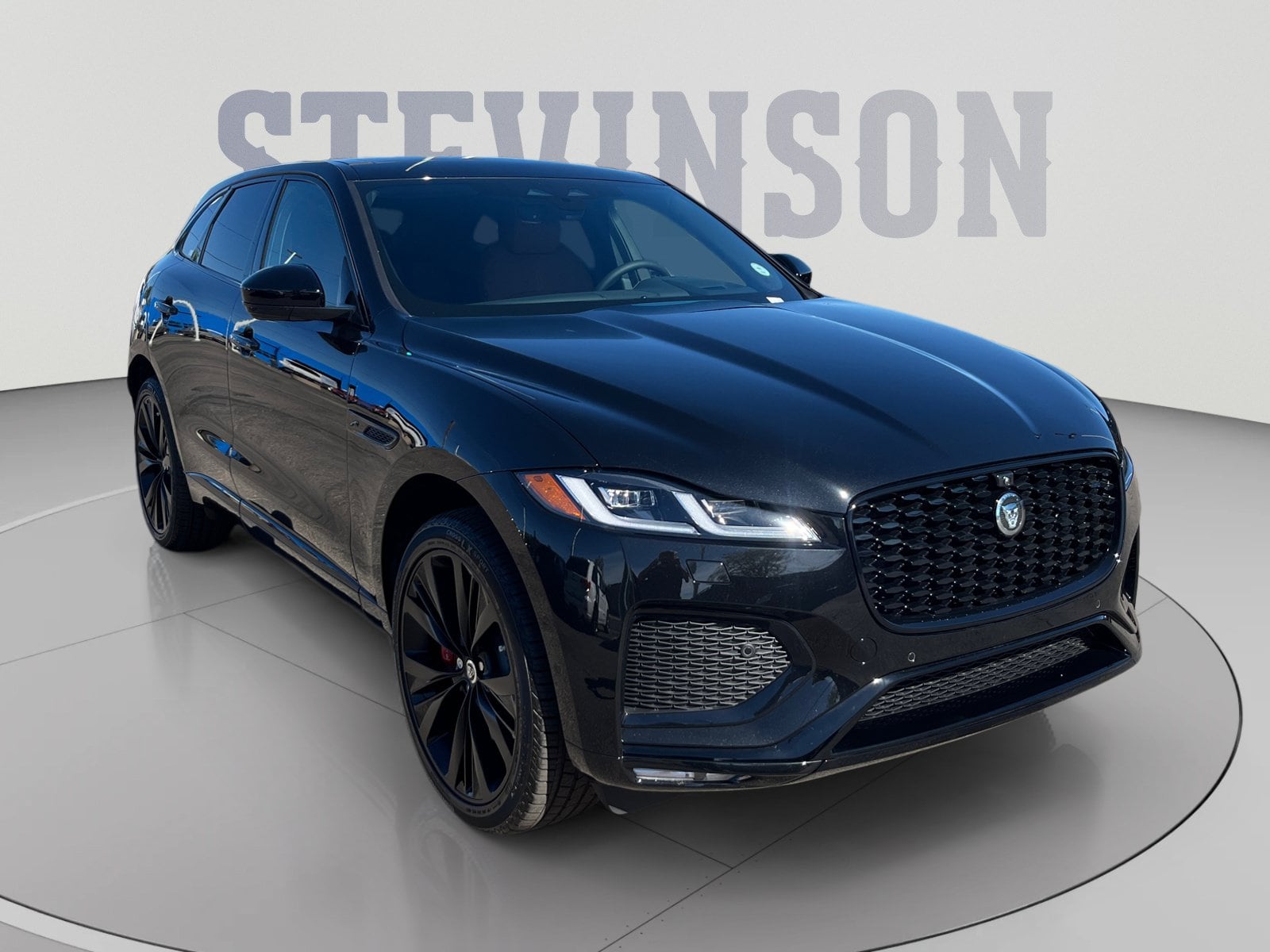2026 Jaguar F-Pace R-Dynamic S - Photo 7