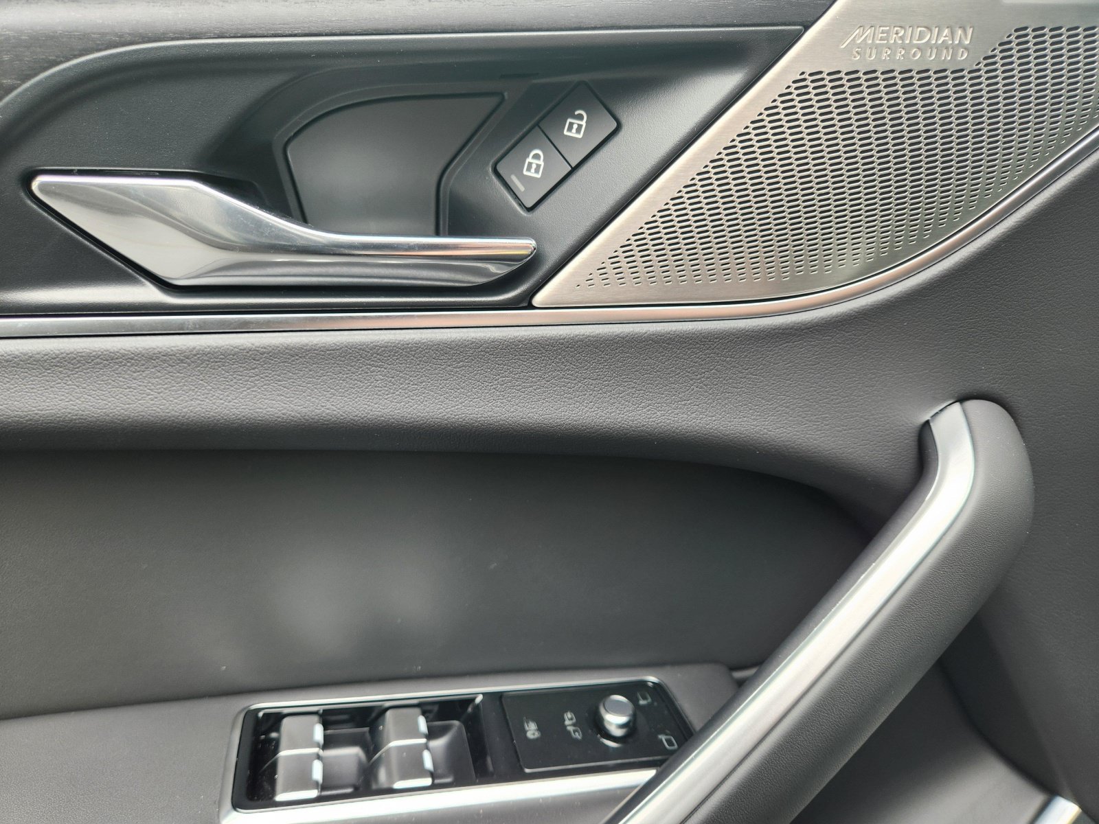 2026 Jaguar F-Pace R-Dynamic S - Photo 14