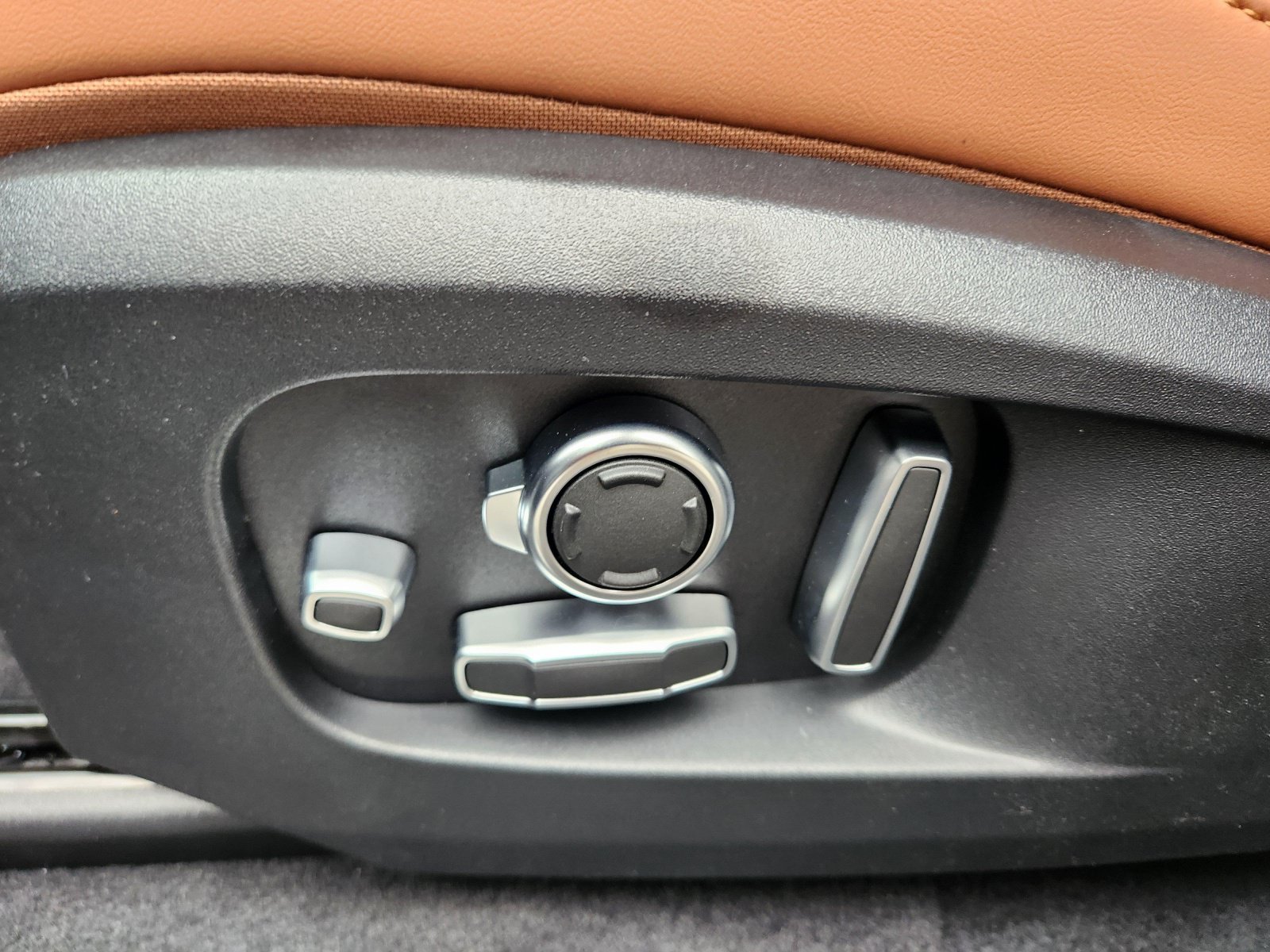 2026 Jaguar F-Pace R-Dynamic S - Photo 12