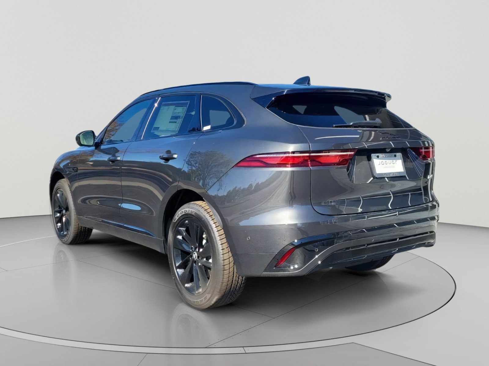 2026 Jaguar F-Pace R-Dynamic S - Photo 3