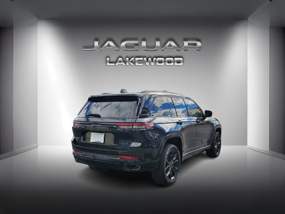 2023 Jeep Cherokee 80th Anniversary Edition photo 2