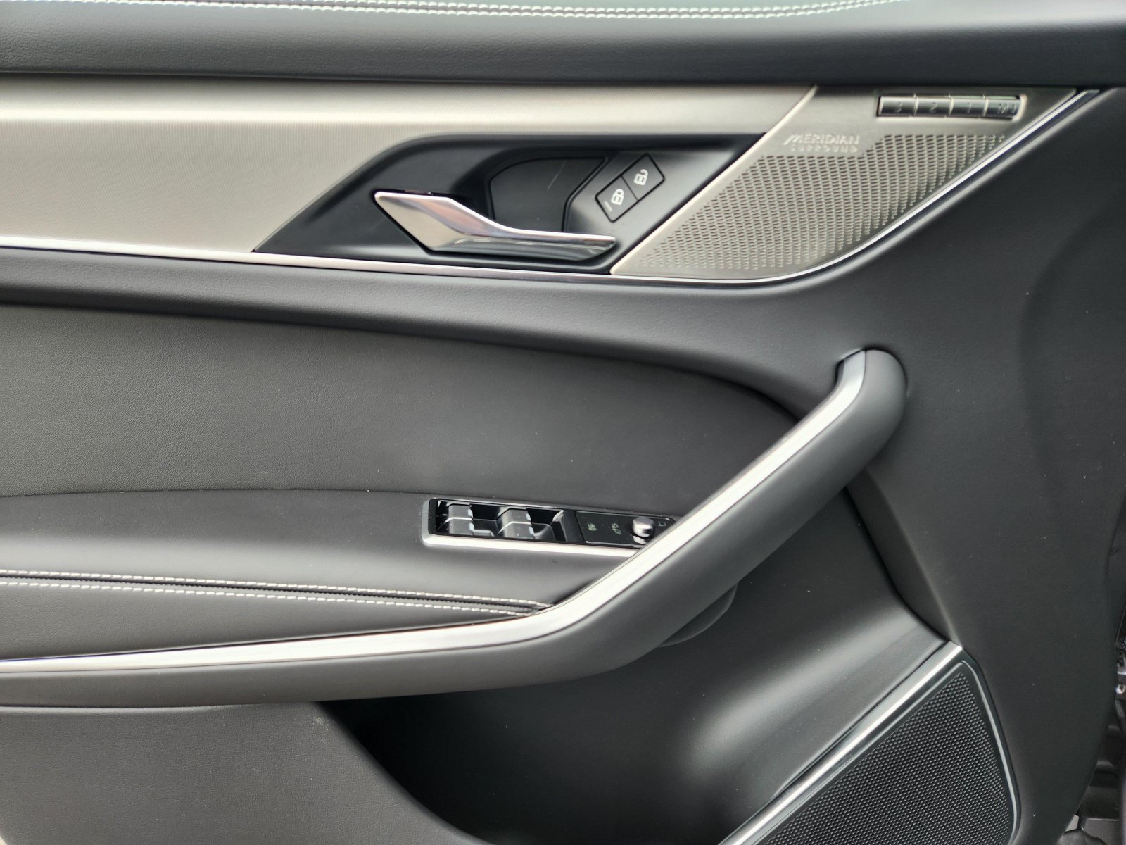 2026 Jaguar F-Pace R-Dynamic S - Photo 14