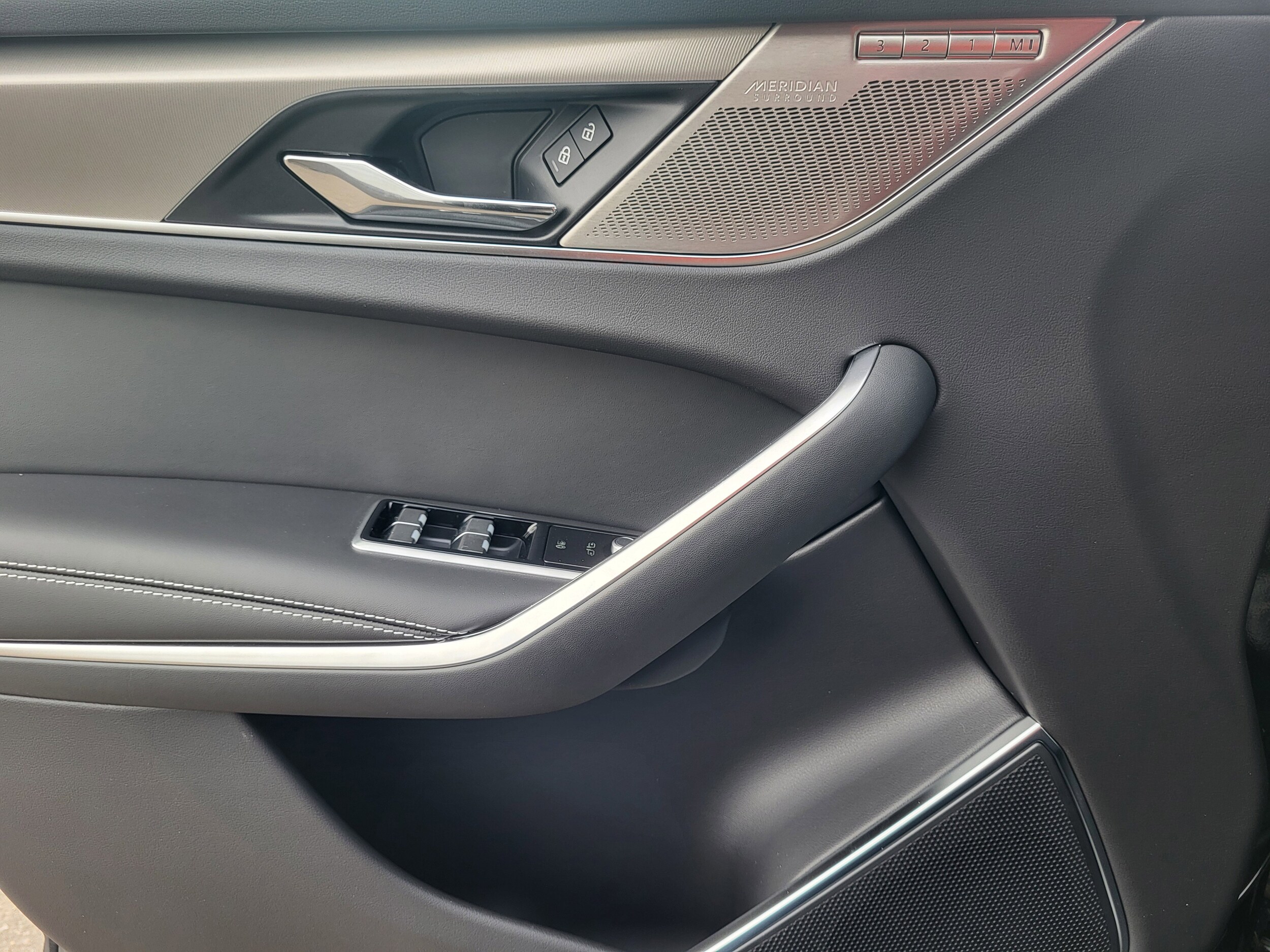 2026 Jaguar F-Pace R-Dynamic S - Photo 16