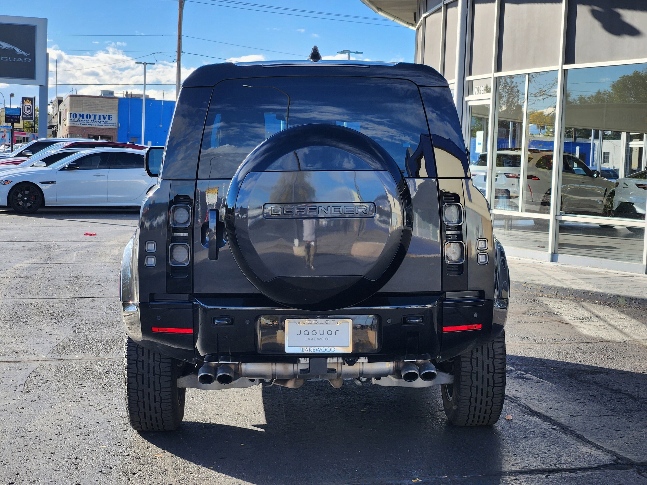 2024 Land Rover Defender V8 photo 4