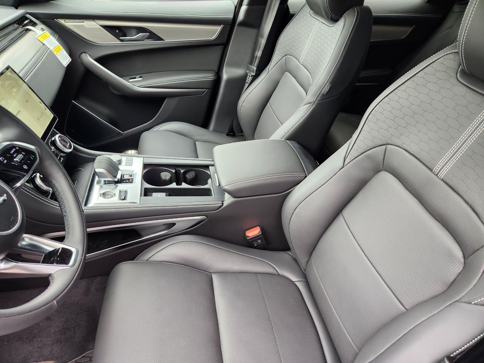 2026 Jaguar F-Pace R-Dynamic S - Photo 16