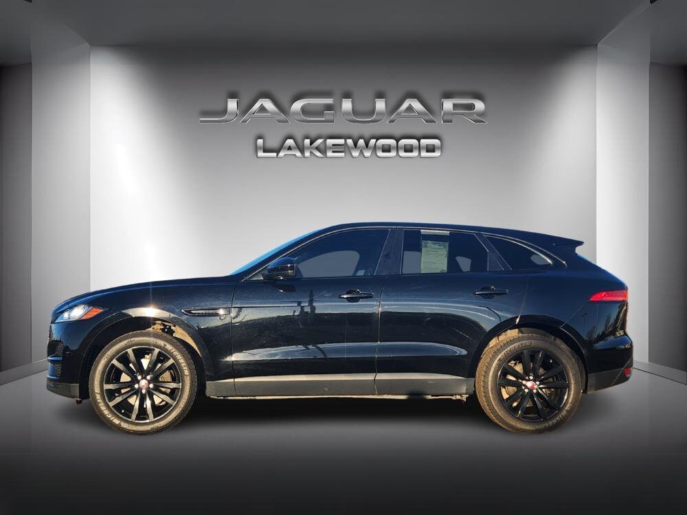 2017 Jaguar F-PACE Prestige photo 2
