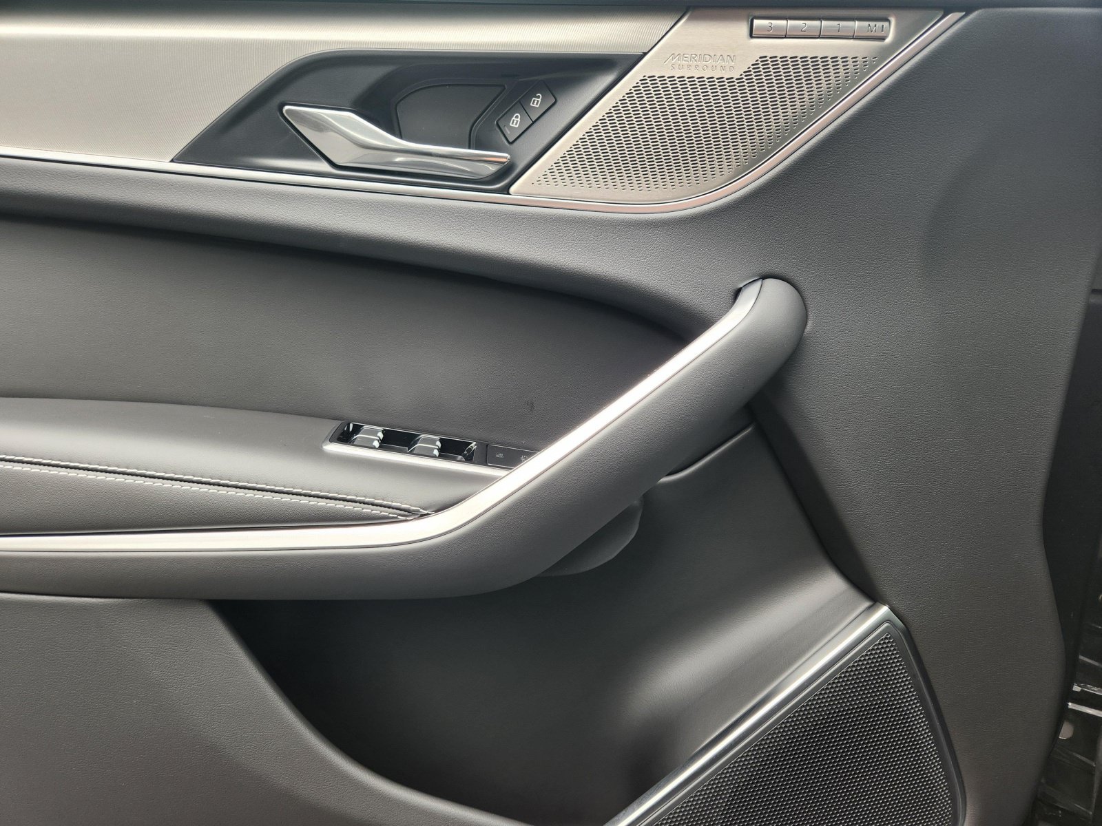 2026 Jaguar F-Pace R-Dynamic S - Photo 14