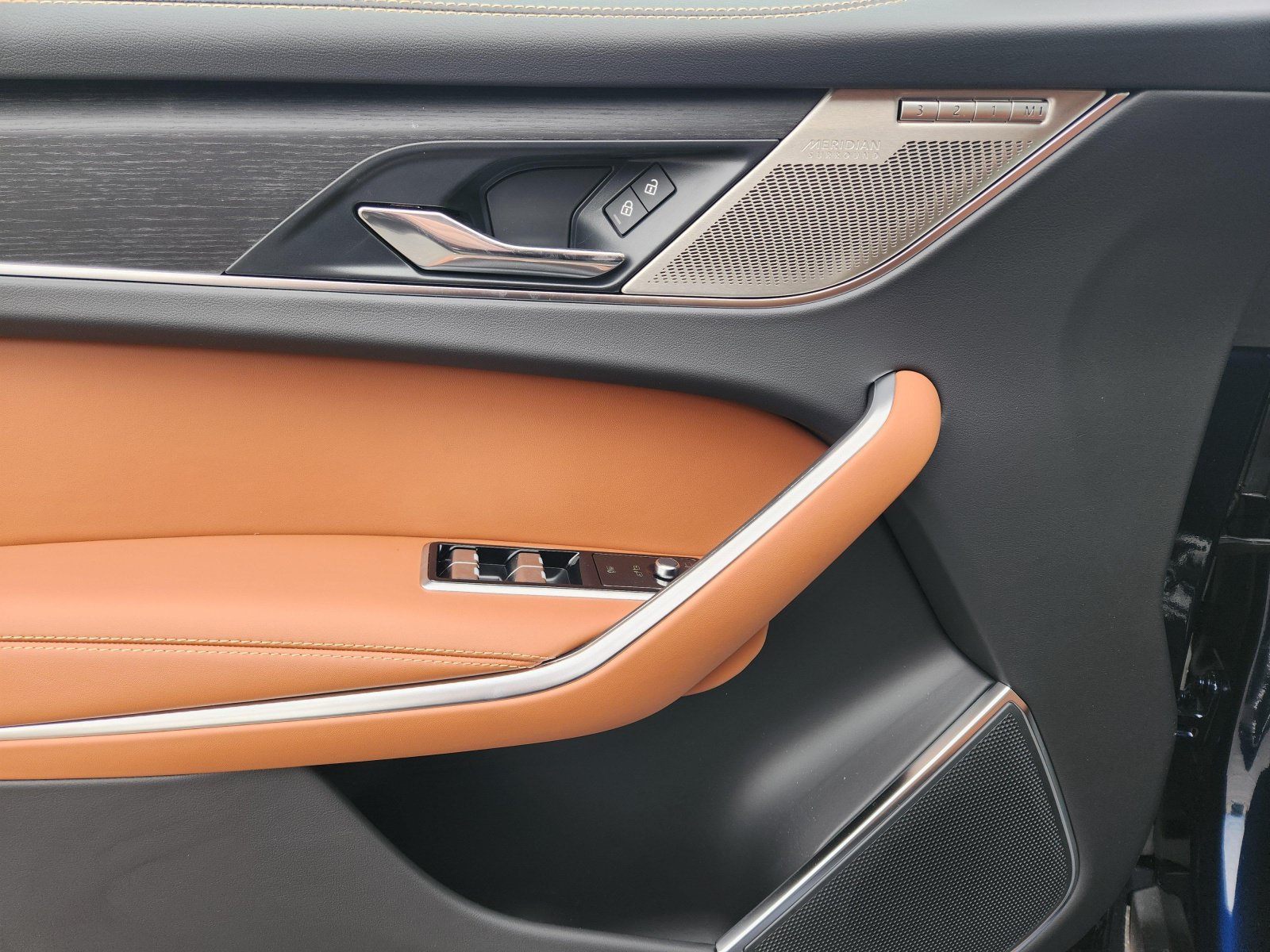 2026 Jaguar F-Pace R-Dynamic S - Photo 14