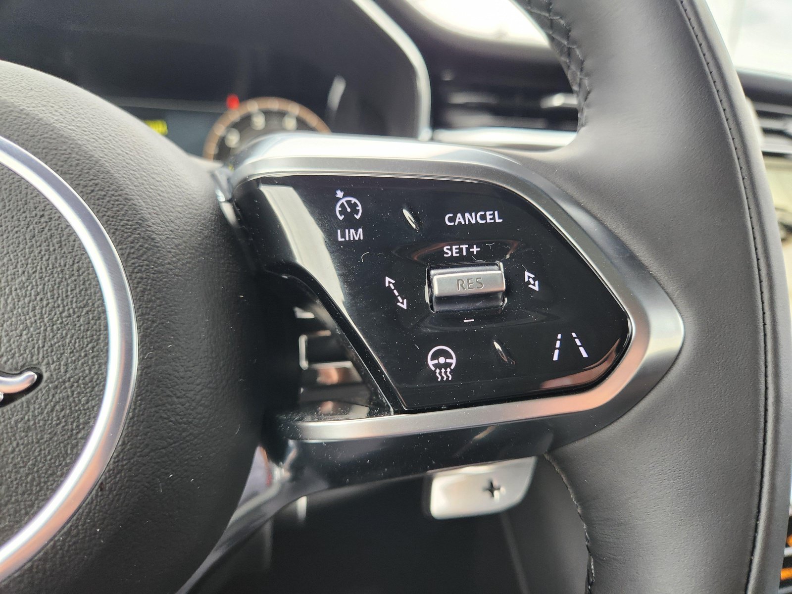 2026 Jaguar F-Pace R-Dynamic S - Photo 30