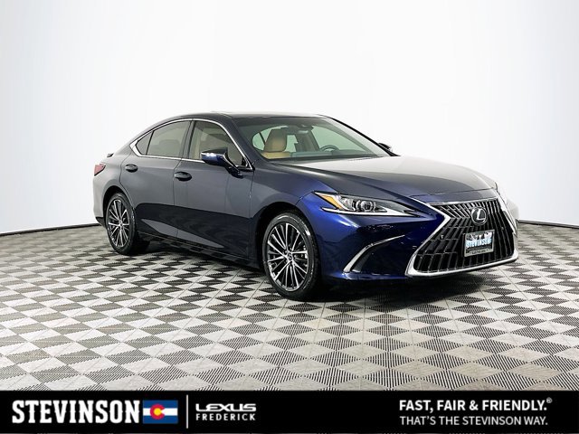 2025 Lexus ES Hybrid 300h's photo