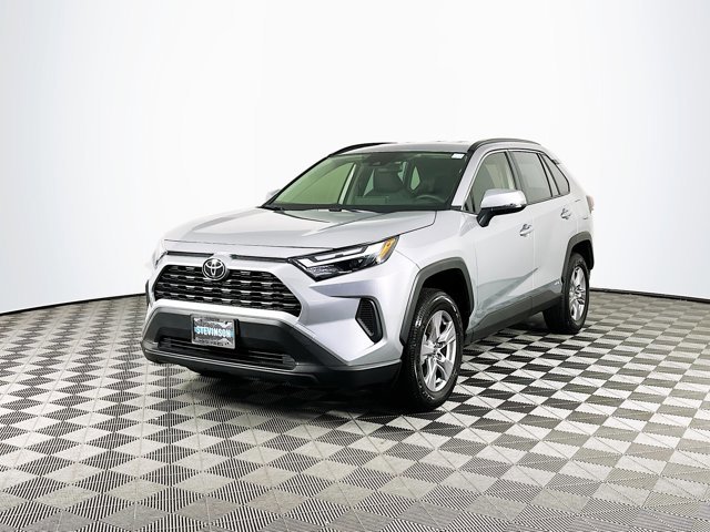 2025 Toyota RAV4 Hybrid XLE photo 3