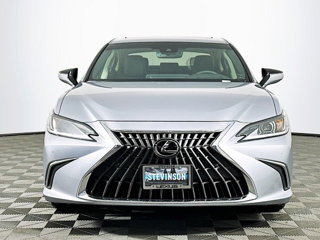 2025 Lexus ES 300h - Photo 2