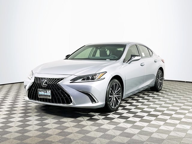 2025 Lexus ES 300h - Photo 3
