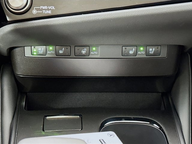 2025 Lexus ES 300h - Photo 21