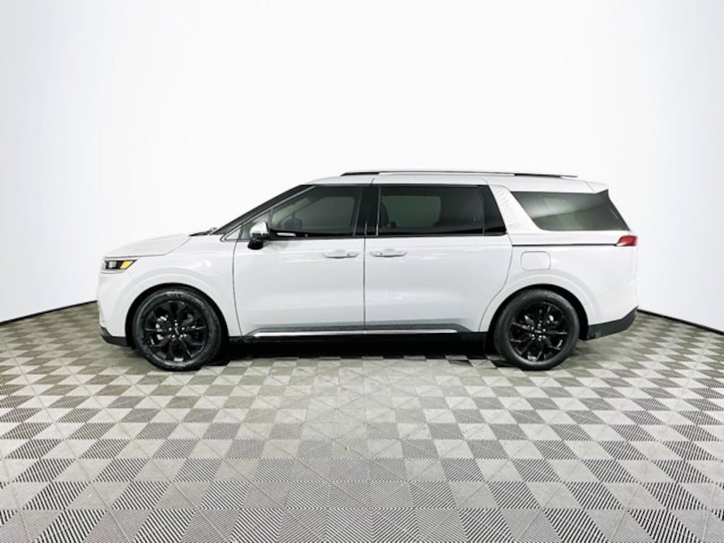 Used 2024 Kia Carnival SX Prestige MPV