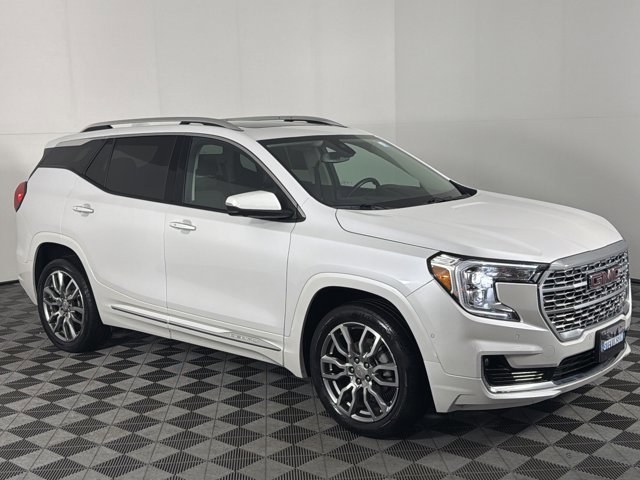 2023 GMC Terrain Denali AWD's photo