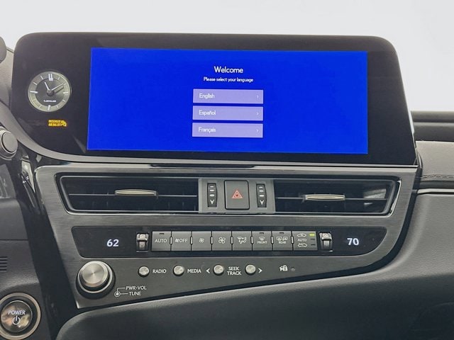 2025 Lexus ES 300h - Photo 15