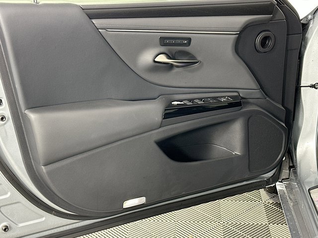 2025 Lexus ES 300h - Photo 19