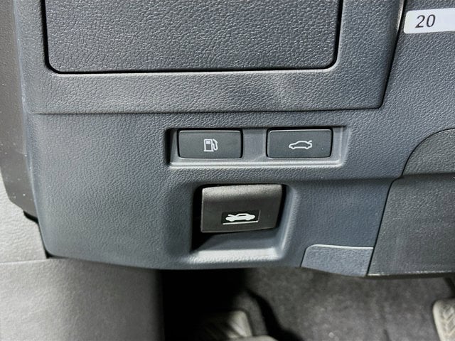 2025 Lexus ES 300h - Photo 10