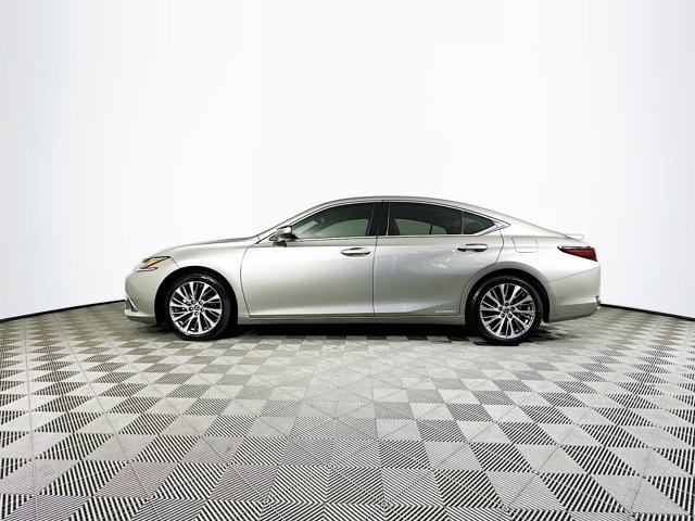 2020 Lexus ES 300h photo 2