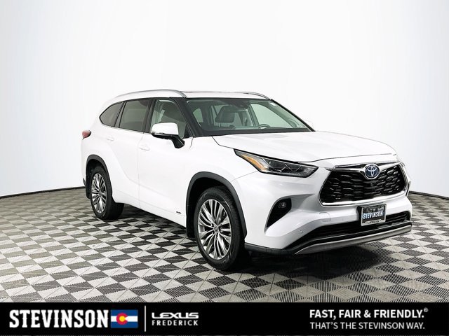 2022 Toyota Highlander Platinum's photo
