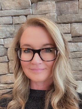 Staff member SUNNY DAVIS from ID_b62896c1c8e1