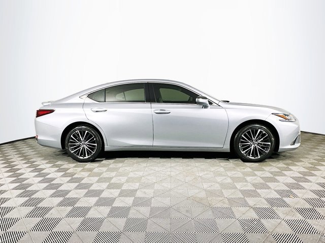 2025 Lexus ES 300h - Photo 8
