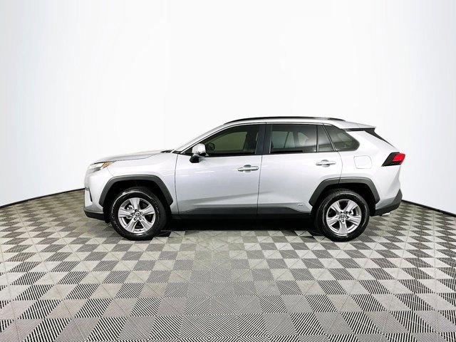 2025 Toyota RAV4 Hybrid XLE photo 4