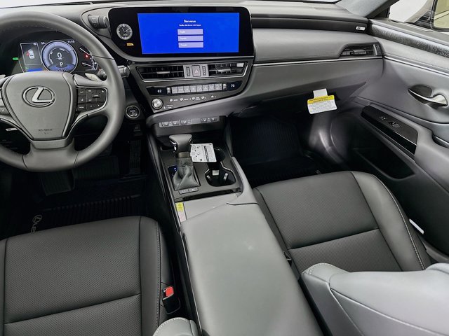 2025 Lexus ES 300h - Photo 25