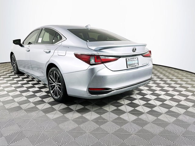 2025 Lexus ES 300h - Photo 5