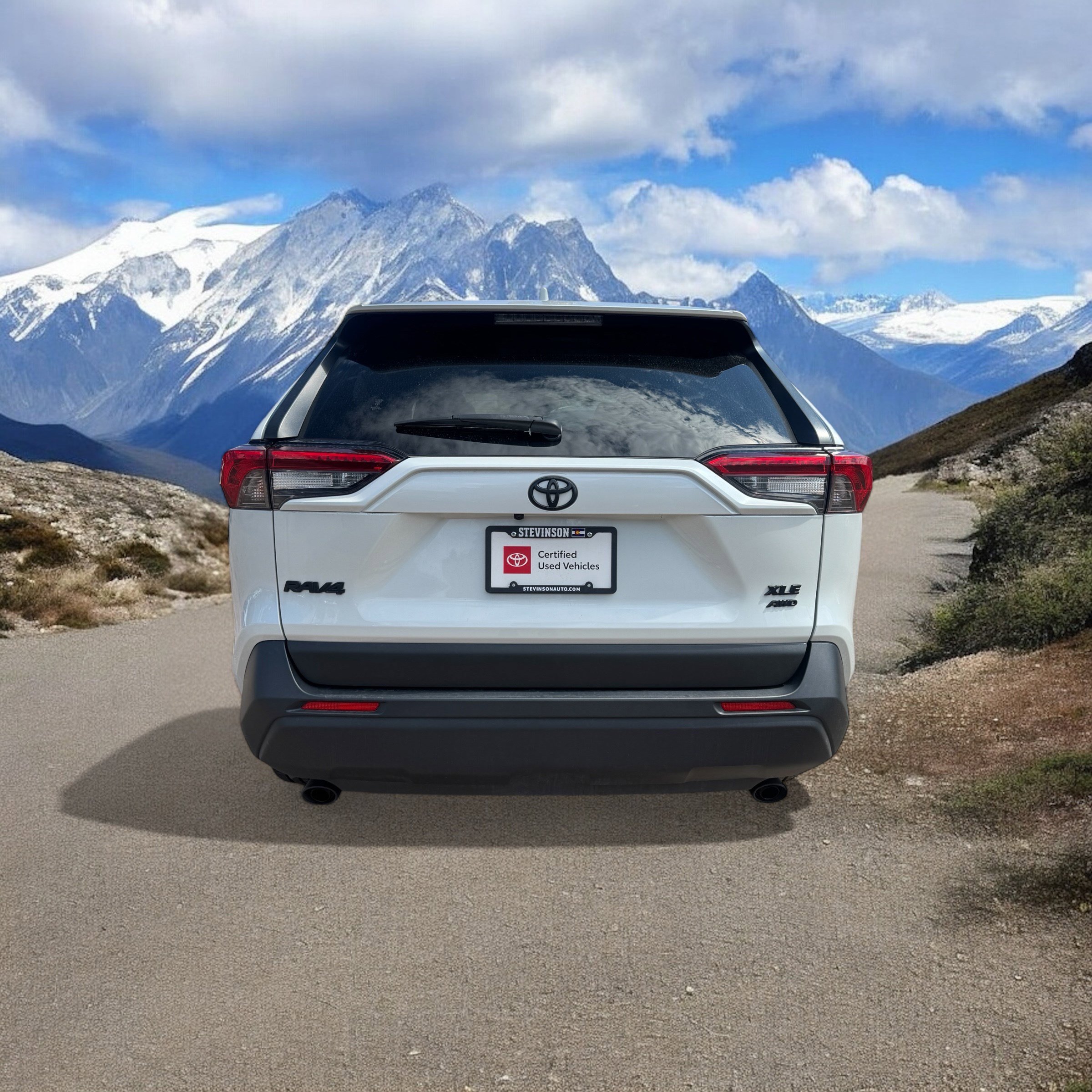 2023 Toyota RAV4 XLE Premium photo 4