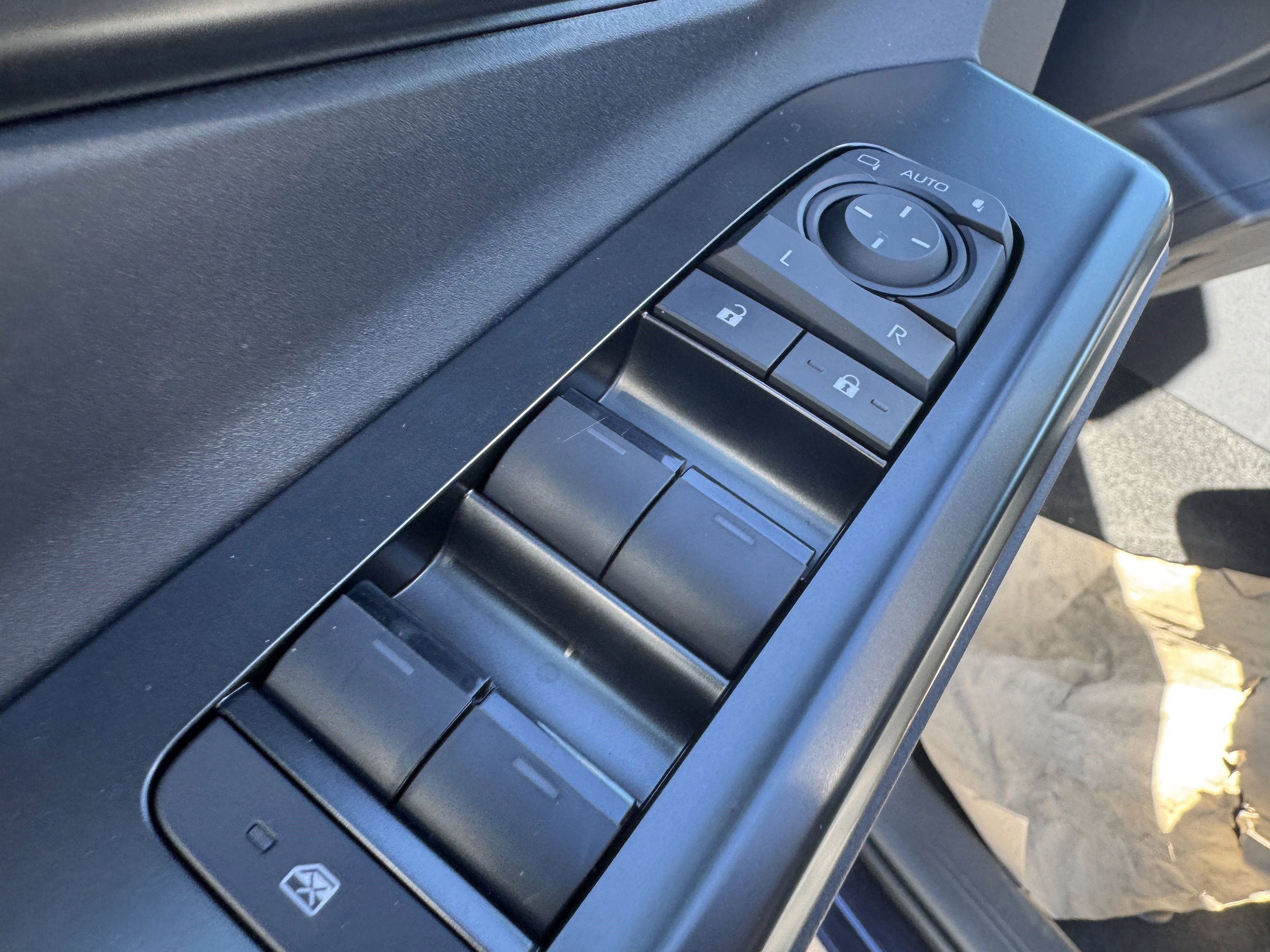 2026 Toyota bZ XLE - Photo 12