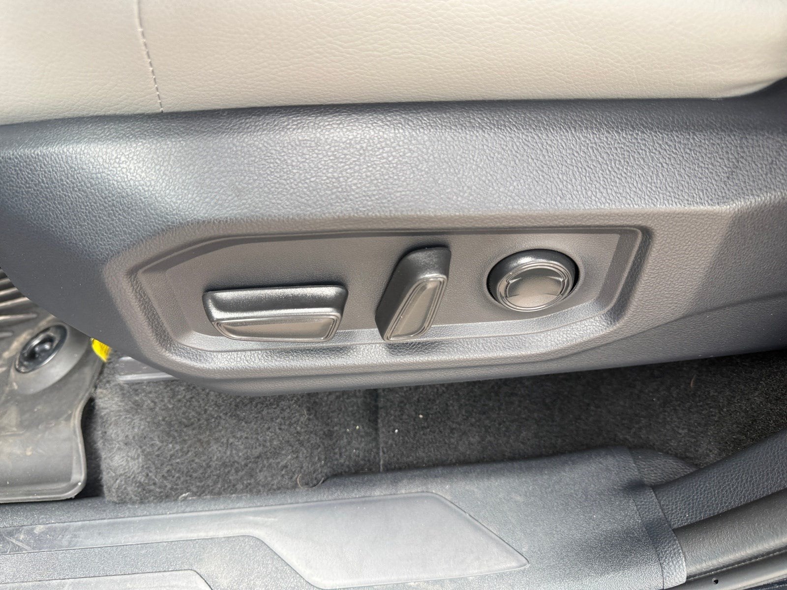 2025 Toyota Tundra Limited - Photo 16