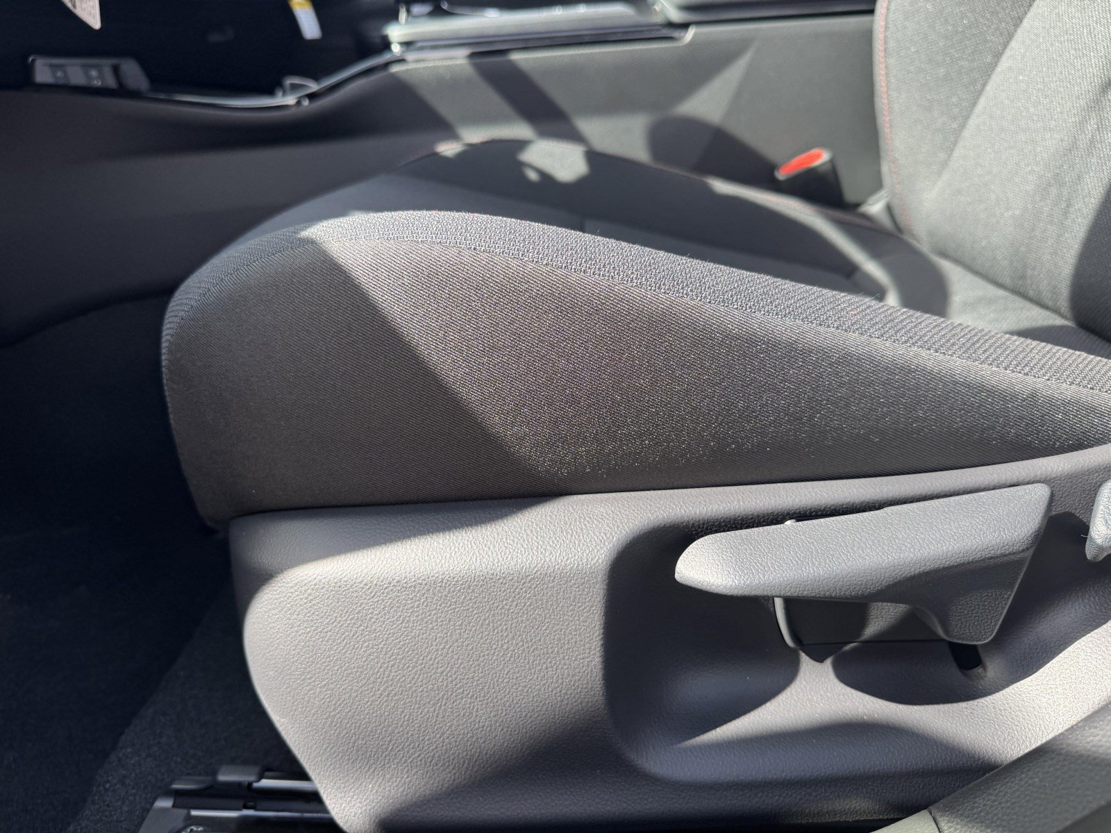 2026 Toyota Prius Plug-in Hybrid SE - Photo 15